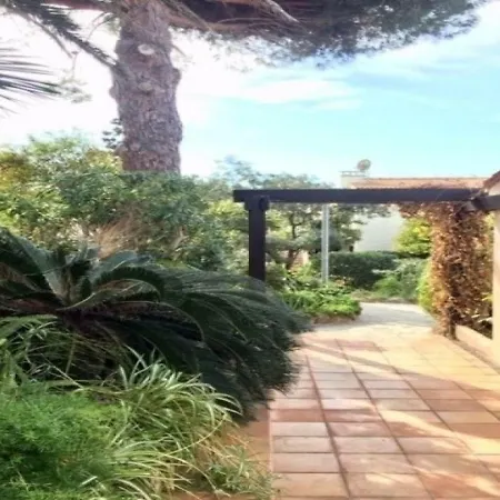 House Prunicce 度假居 *